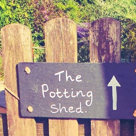 The Potting Shed Near Tenby, 100" Projector, Four Poster Bed, On-Site Hot Tub Access Via Spa Pack, Breakfast Eksteriør billede