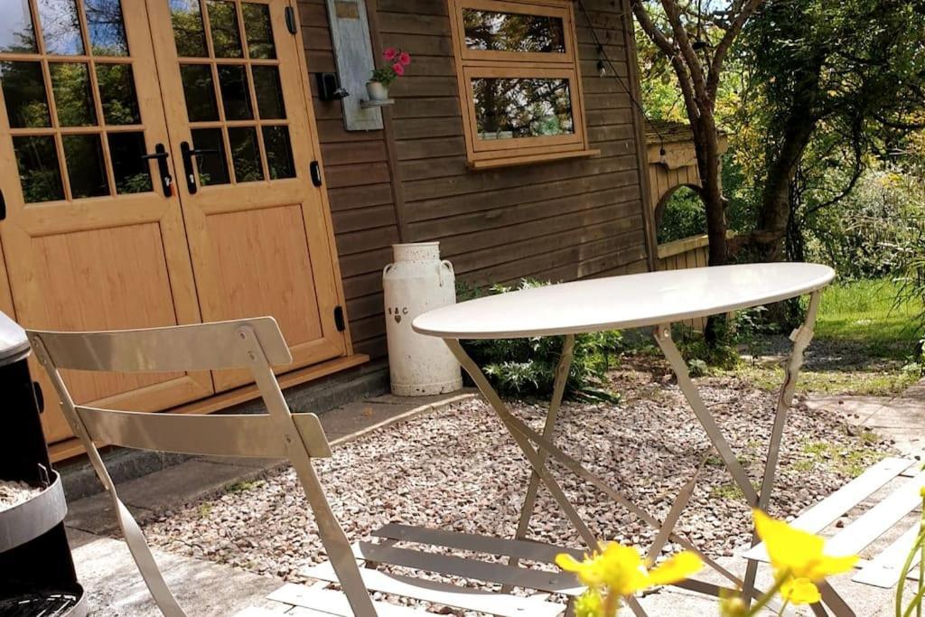 The Potting Shed Near Tenby, 100" Projector, Four Poster Bed, On-Site Hot Tub Access Via Spa Pack, Breakfast Eksteriør billede