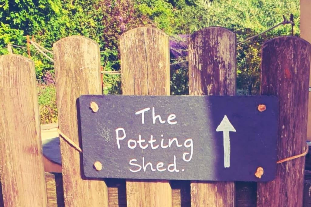 The Potting Shed Near Tenby, 100" Projector, Four Poster Bed, On-Site Hot Tub Access Via Spa Pack, Breakfast Eksteriør billede
