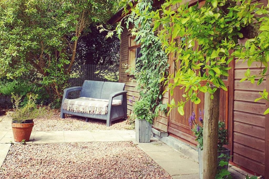 The Potting Shed Near Tenby, 100" Projector, Four Poster Bed, On-Site Hot Tub Access Via Spa Pack, Breakfast Eksteriør billede