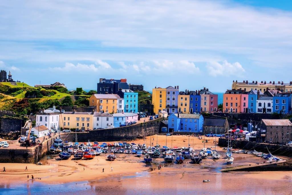 The Potting Shed Near Tenby, 100" Projector, Four Poster Bed, On-Site Hot Tub Access Via Spa Pack, Breakfast Eksteriør billede